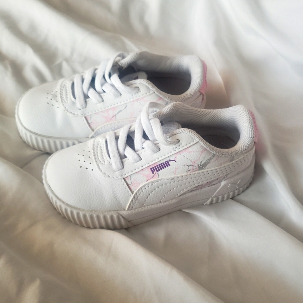 Size 7 Like New Toddler Puma Sneakers